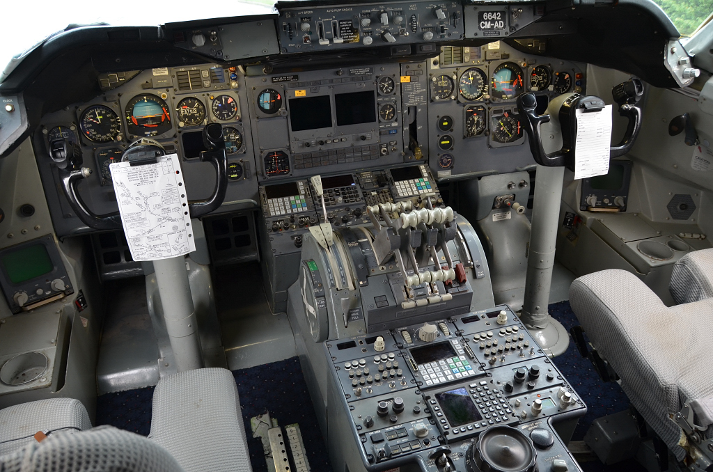 Boeing747のコックピットへ – Airmanの飛行機写真館