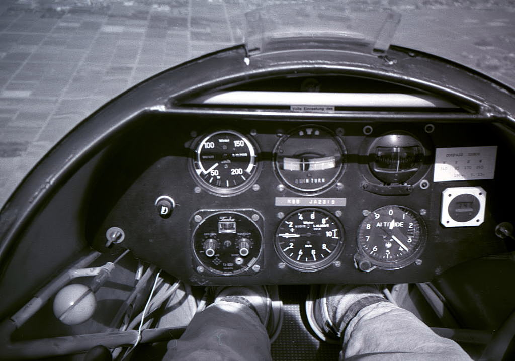 http://airman.jp/archives/2013/03/23/ka-8_cockpit.jpg