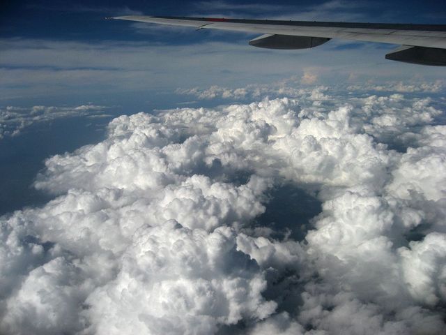 翼と雲