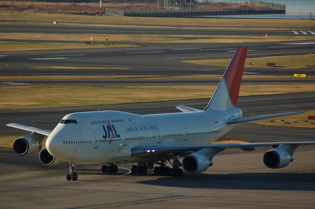 JAL Boeing747-400 Taxi to spot
