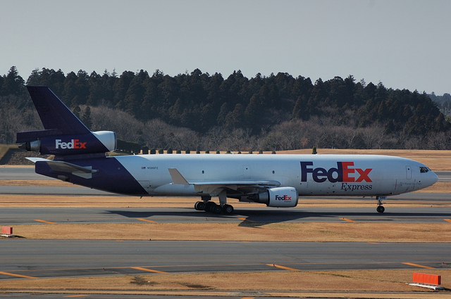 FedEx MD-11 Taxing