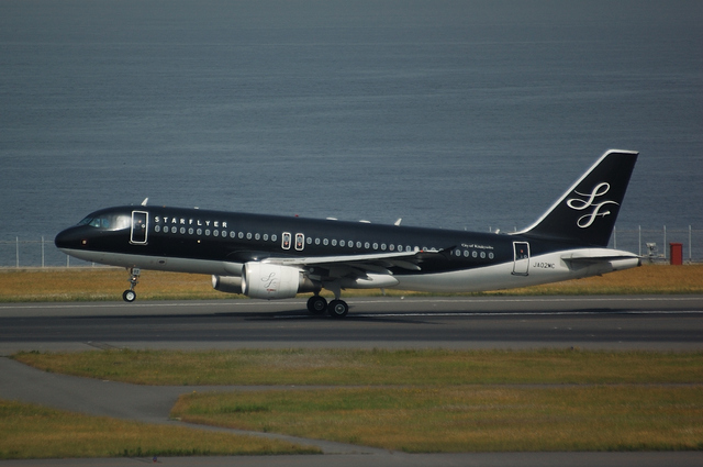 STARFLYER　Airbus A320-200　離陸