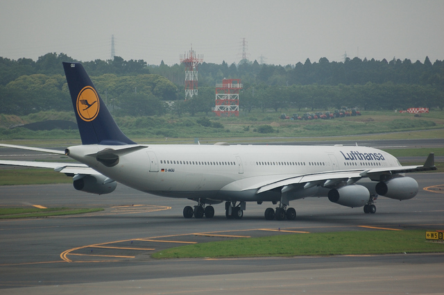 Lufthansa Airbus A340-313X 　３