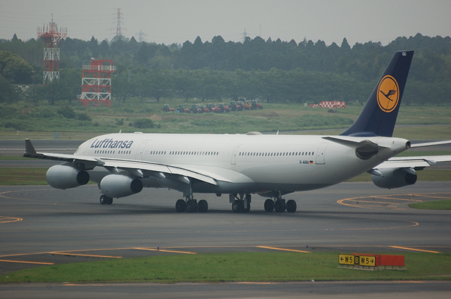 Lufthansa Airbus A340-313X 　４
