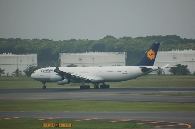 Lufthansa Airbus A340-313X 　６
