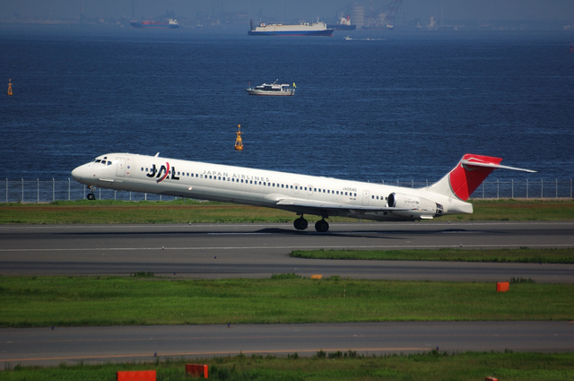 JAL MD-90-30