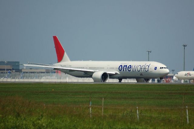 JAL Boeing777-300ER Taxing