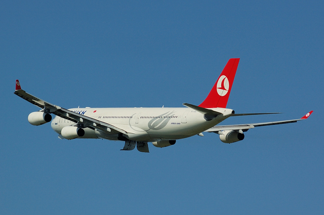 トルコ航空　Airbus A340-300(TC-JDJ)