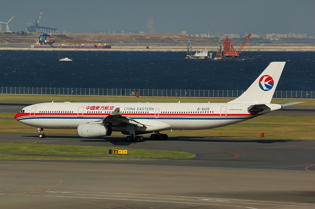 中国東方航空のAirbus A330-300　1