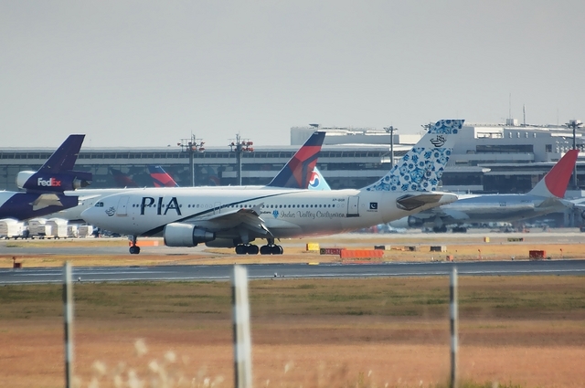PIA Airbus A310-300