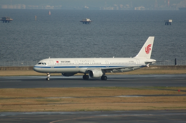 Air China Airbus A320-200(B-6596) 離陸滑走