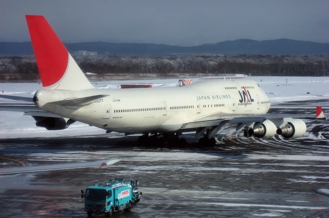 JAL Boeing747-400 Taxi to runway