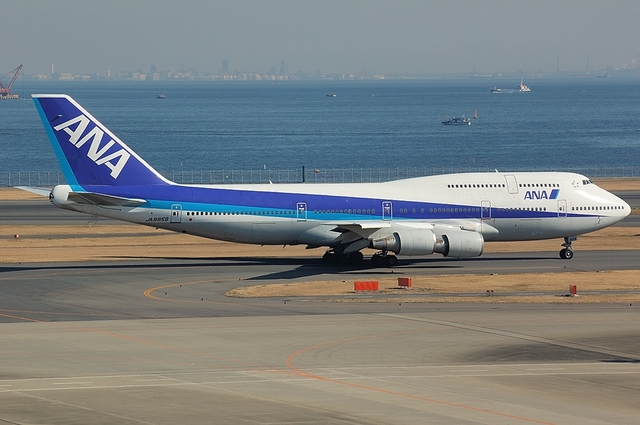 ANA Boeing747-400D Taxi to Runway