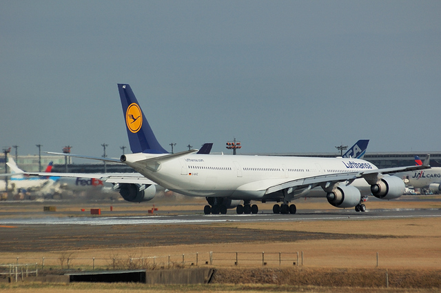 Lufthansa Airbus A340-642X 2
