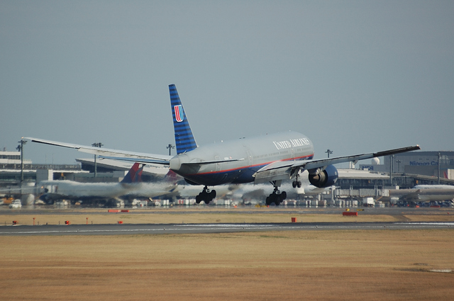 UA Boeing777_OLD 4