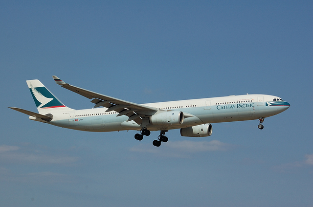 CATHAY PACIFIC Airbus A330-300 Landing 2
