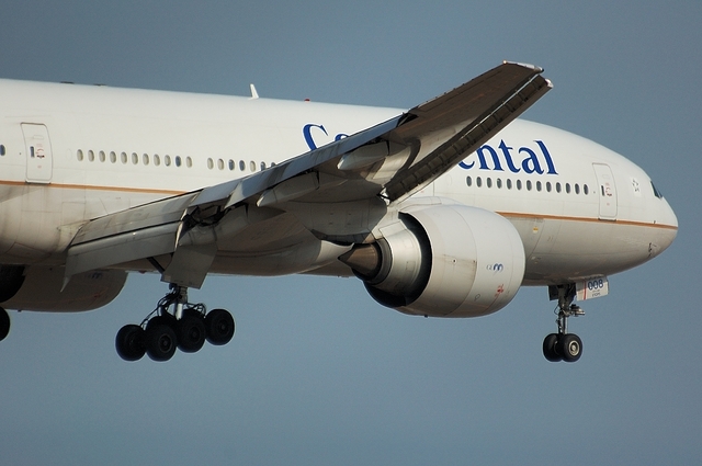 Continental Airlines Boeing777-200ER 4