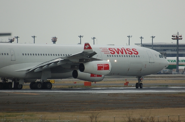 スイス航空　Airbus A340