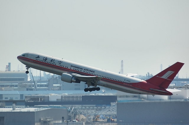 Shanghai Airlines Boeing767-300ER 2
