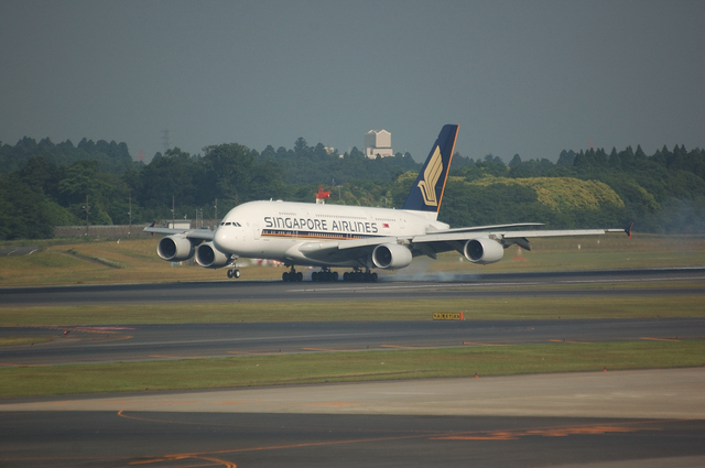 SQ A380 Landing 1