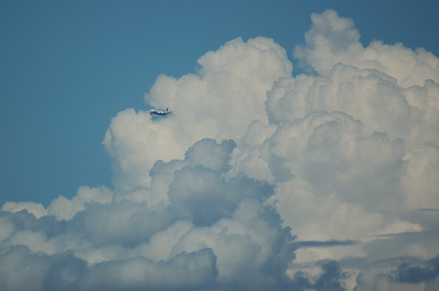 入道雲と飛行機　１