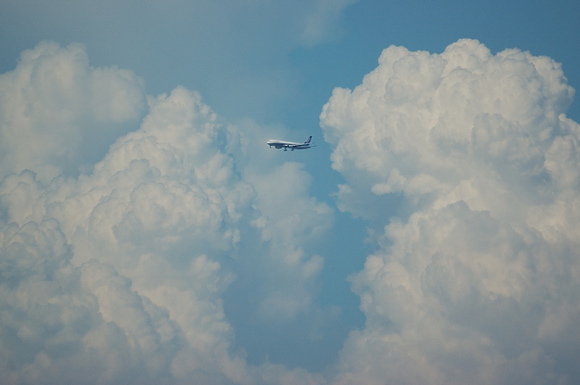 入道雲と飛行機　２