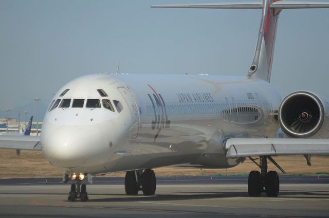 JAL MD-90 3