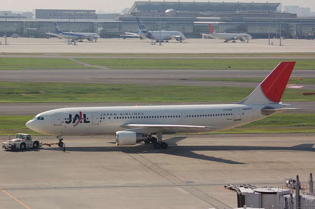 A300-600R JA8377 1