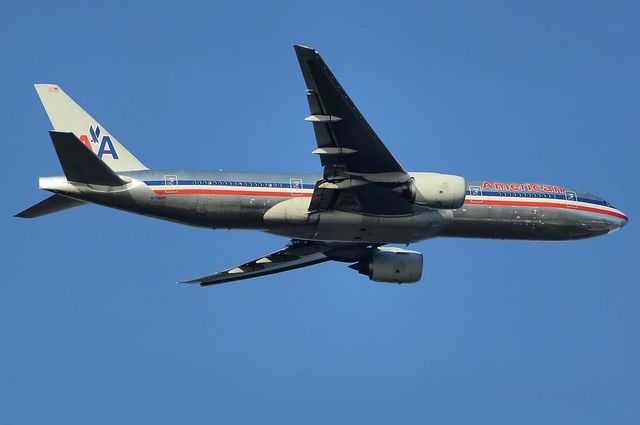 AA B777 5