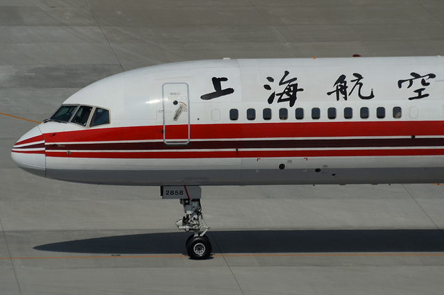 上海航空B757 タキシング開始