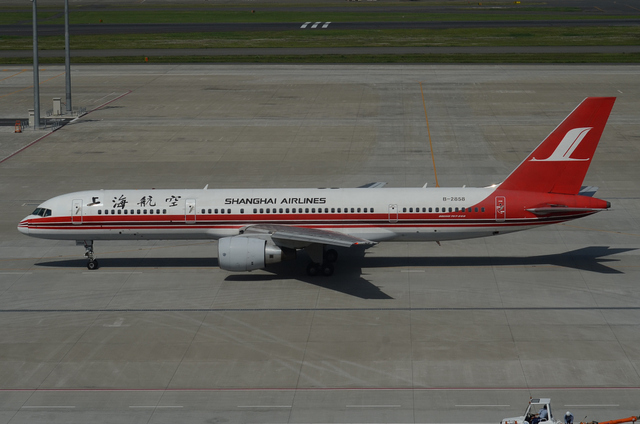 上海航空B757 真横から全体像