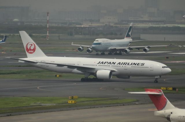 新鶴丸777とキャセイのジャンボ