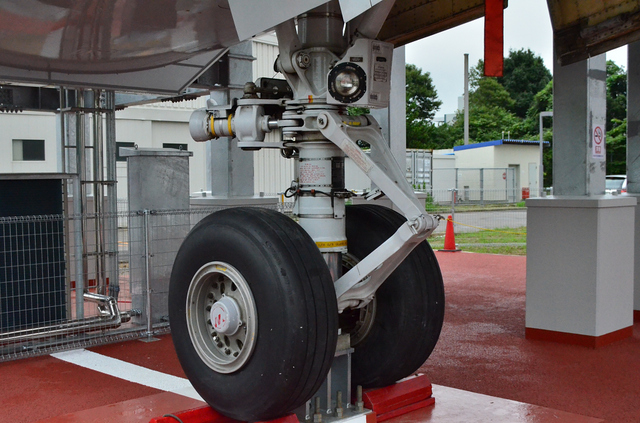 B747 Secton41 Nose Gear 1