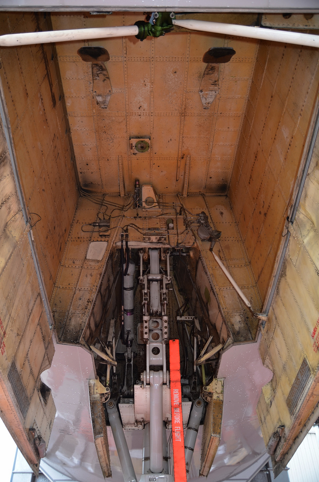 B747 Secton41 Nose Gear 3