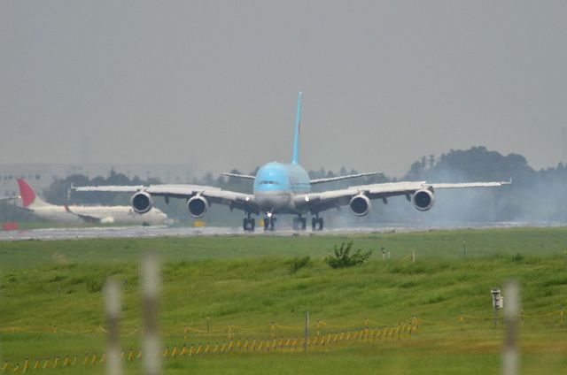 KE A380 LDG 3