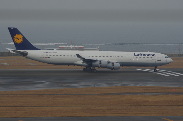 LH A340 Landing