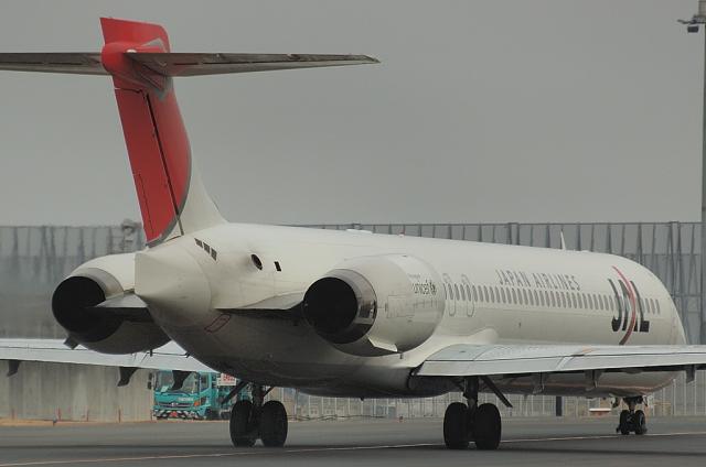 MD-90 3