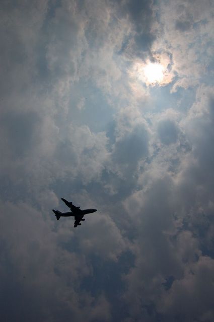 薄雲と飛行機